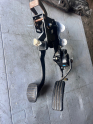 RENAULT MEGANE 2 GAZ DEBRİYAJ FREN PEDALI SETİ ORJİNAL RENAULT MEGANE 2 GAZ DEBRİYAJ FREN PEDALI SETİ ORJİNAL
