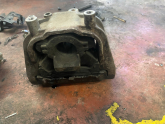 Oto Çıkma Parça / Volkswagen / Caddy / Motor / Takozu & Kulağı / Çıkma Parça 