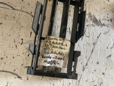 Oto Çıkma Parça / Renault / Megane / Tampon / Orta Izgara / Çıkma Parça 