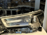 Oto Çıkma Parça / Toyota / Hilux / Far & Stop / Sağ Ön Far / Çıkma Parça 