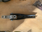 Oto Çıkma Parça / Volkswagen / Passat / Motor / Takozu & Kulağı / Sıfır Parça 