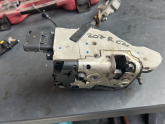 Oto Çıkma Parça / Peugeot / 207 / Kaporta & Karoser / Kapı Kilidi / Çıkma Parça 