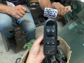 Oto Çıkma Parça / Renault / Megane / Oto Cam / Cam Düğmesi / Çıkma Parça 