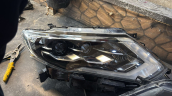 Oto Çıkma Parça / Nissan / X-Trail / Far & Stop / Sağ Ön Far / Çıkma Parça 