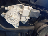 Mercedes W246 Ön sol cam motoru A2469065100