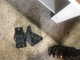 Oto Çıkma Parça / Renault / Megane / Motor / Takozu & Kulağı / Çıkma Parça 