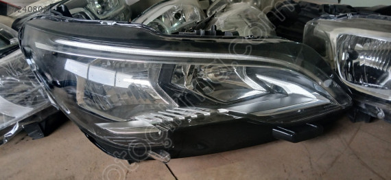 Peugeot 3008 çıkma sag far