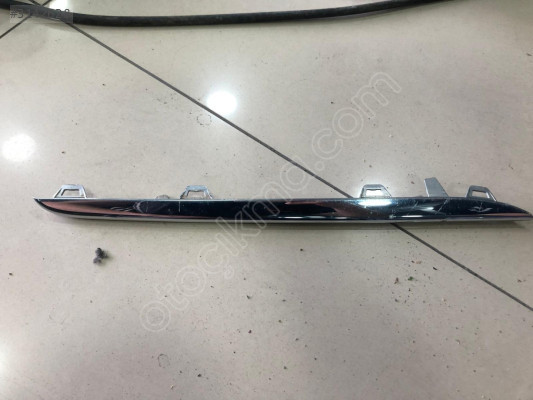 MERCEDES B SERİ W236 ÖN PANJUR SAĞ ÜST ÇITASI 2468882085