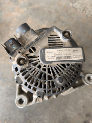 Ford courier orjinal çıkma şarj dinamosu