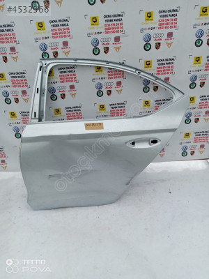 SKODA OCTAVİA 2020-2024 SOL ARKA KAPI OEM 5E6833311