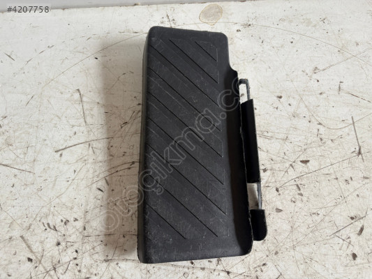 VOLKSWAGEN PASSAT B8 DEBRİYAJ YAN AYAK BASMA YERİ