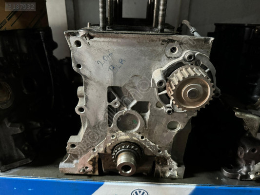 VOLKSWAGEN PASSAT 2.0FSİ BLR ÇIKMA YARIM MOTOR