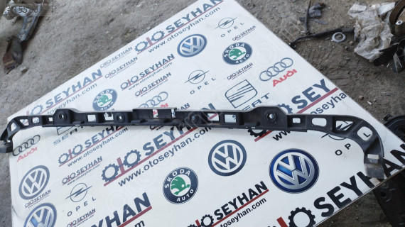 5K6807863 Golf 6 arka tampon orta braketi
