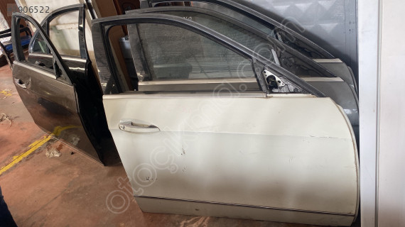 MERCEDES E350 SAĞ ÖN KAPI