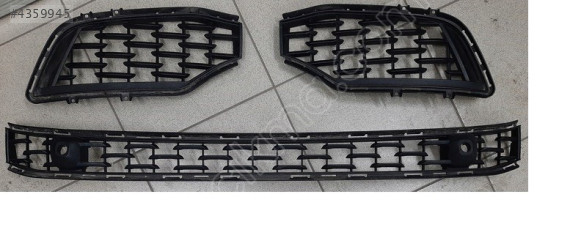 MASERATI GHIBLI ÖN TAMPON IZGARALARI 670110327