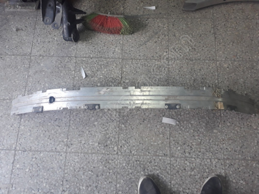 BMW 5 SERİ TAMPON DEMİRİ ÖN