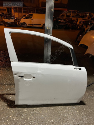 Opel Corsa d Çıkma ön sağ kapı beyaz renk