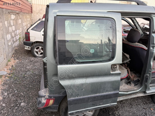 98-08 Model Peugeot Partner Sağ Sürgülü Kapı Parçası