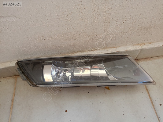 SKODA SÜPER B SİS FAR