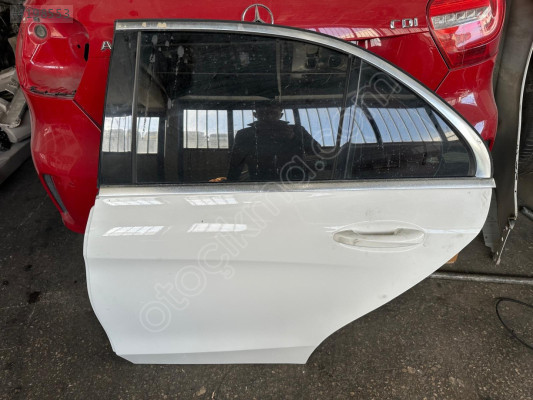 MERCEDES W205 KASA C SERİSİ SOL ARKA KAPI