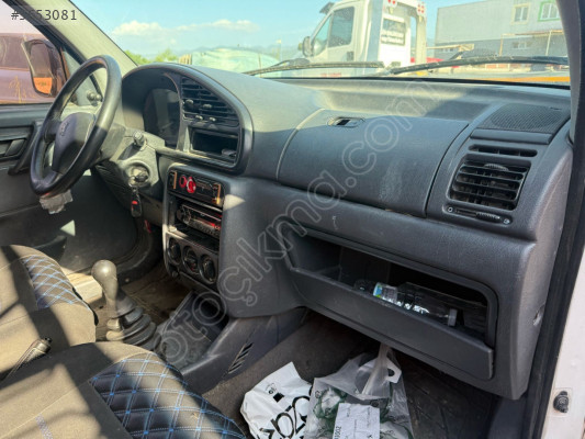 Peugeot partner ön göğüslü