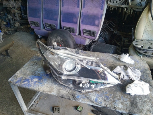 Toyota auris sağ ön far