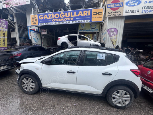Dacia Sandero Stepway Çıkma Sol Ön Kapı Beyaz Renk