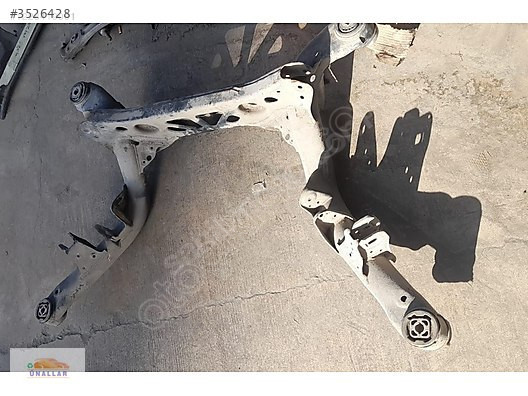 Audi A4 Arka Travers Parçası - Mertler Oto Yedek Parça