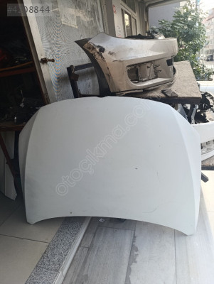 Volkswagen Jetta kaput orjinal çıkma parça