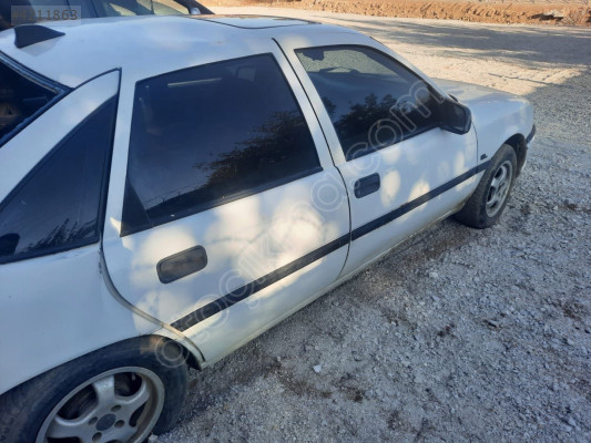 OPEL VECTRA A SAĞ ARKA KAPI