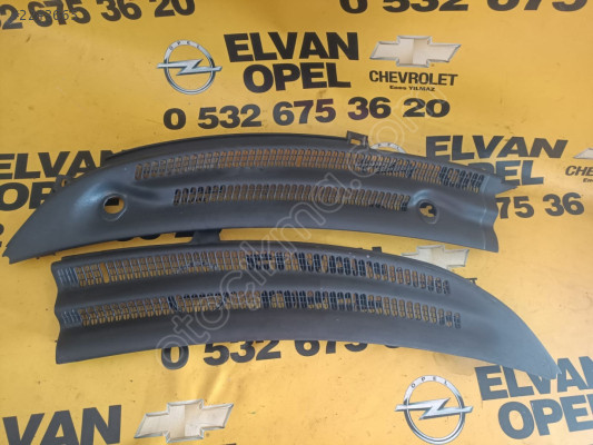 Opel Corsa B Çıkma Silecek Alt Izgarası
