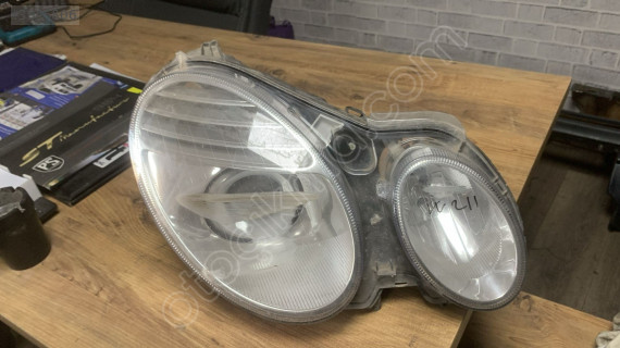 Mercedes 200 Modeli için W211 Sağ Ön Far Parçası