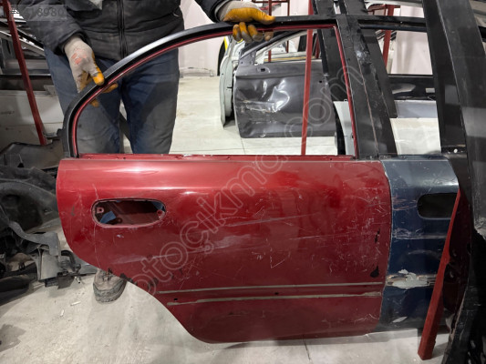 MİTSUBİSHİ CARİSMA ÇIKMA ORJİNAL SAĞ ARKA KAPI BD1