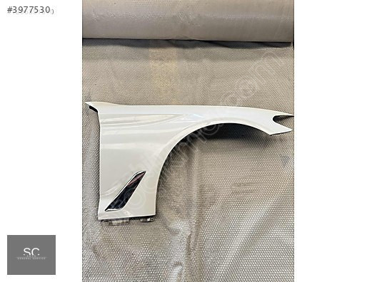 BMW G30 BEYAZ SAĞ ÇAMURLUK BOYASIZ BRAKETLERİ ÜSTÜNDE