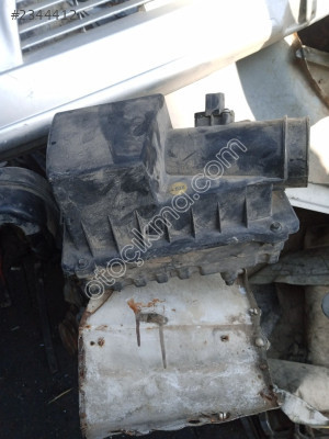 Ford transit connect hava filtre kutusu