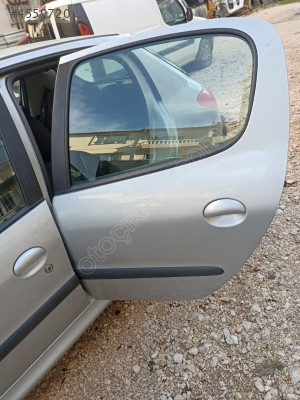 PEUGEOT 206 SAĞ ARKA KAPI ORJINAL ÇIKMA