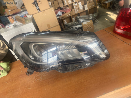 Mercedes cla sağ ön far çıkam orijinal