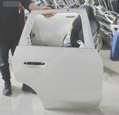 BMW X1 U11 KASA BEYAZ SAĞ ARKA KAPI ORJINAL LOKALLİK