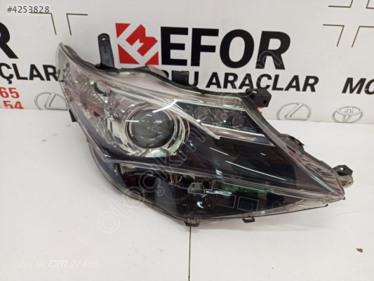 TOYOTA AURİS ORJİNAL ÇIKMA SAĞ ÖN FAR