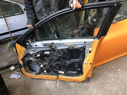 Mazda RX Modeli İçin Sağ Ön Kapı Çıkma Parçası