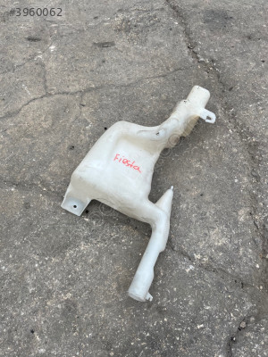 FORD FİESTA CAM SU DEPOSU