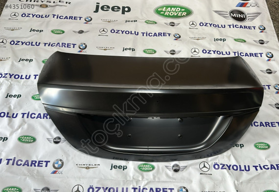 Mercedes W205 C Serisi Arka Bagaj Kapağı 2014-2021