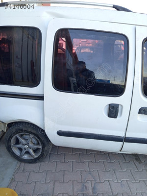 Renault Kangoo sağ arka kapı