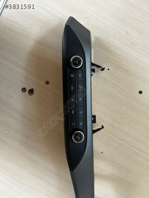 Ford focus4 radyo kumanda paneli ve trim plastiği  JX7T-18K811-CC
