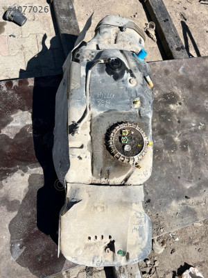 TOYOTA HILUX YAKIT DEPOSU ÇIKMA ORJİNAL