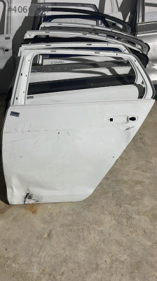 VOLKSWAGEN golf 13 20 sol arka kapı ufak hasarlı
