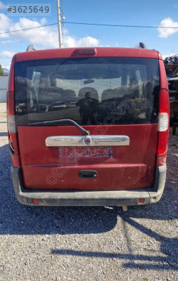 Fiat Doblo kırmızı renk çıkma bagaj kapağı