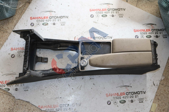 MERCEDES E SERİSİ A212 W212 ORTA KONSOL A2126800310