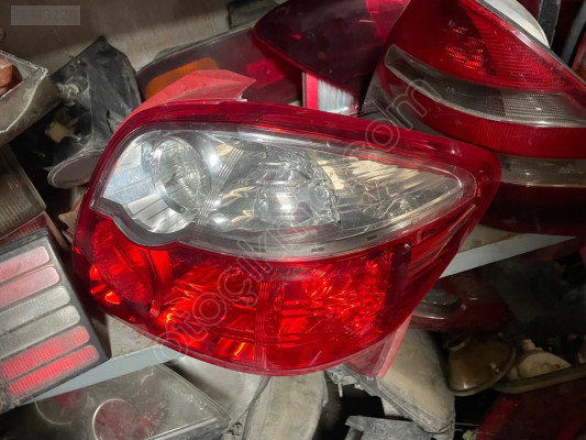Toyota Auris sağ arka stop