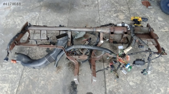 Ford Connet ön göğüslük demiri orijinal